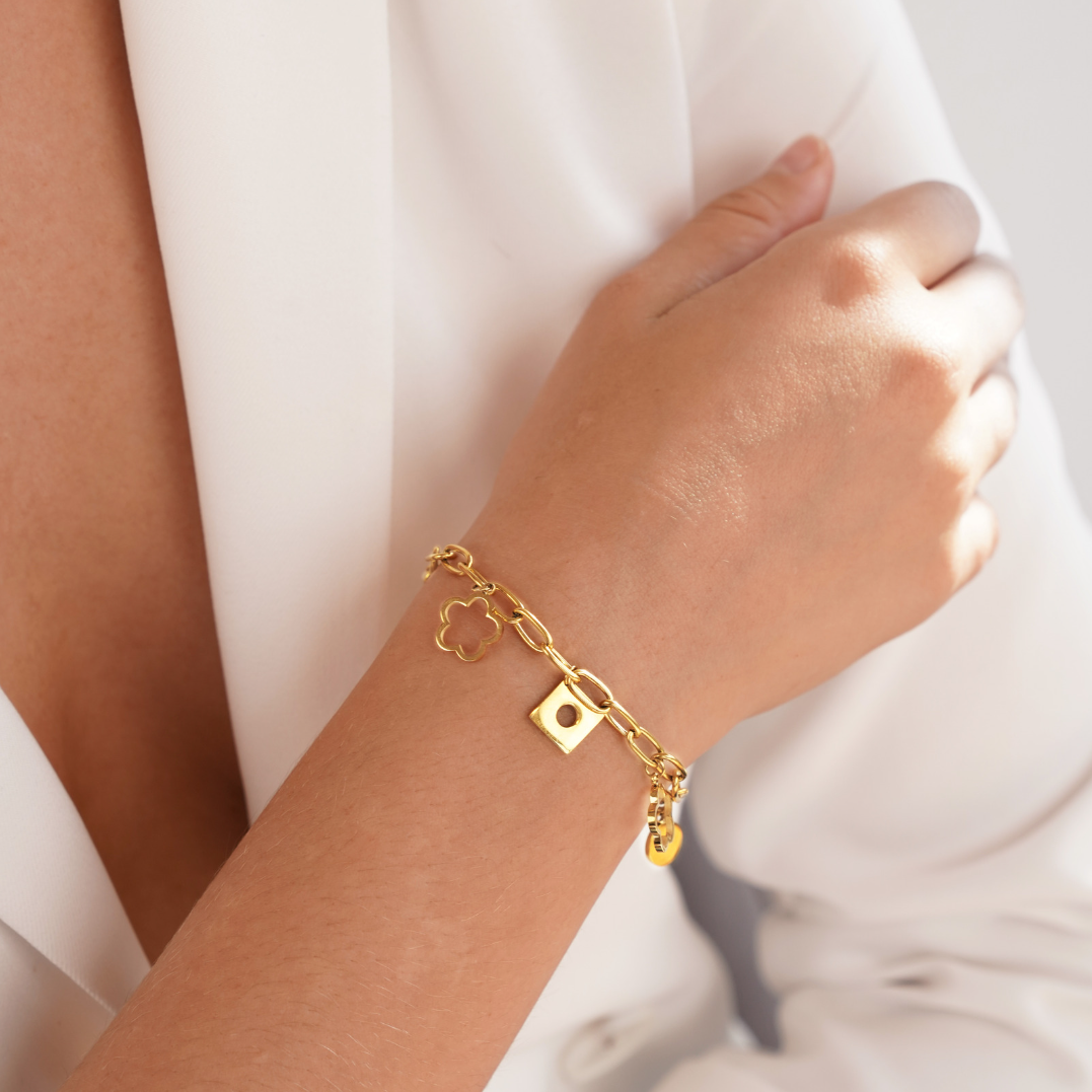 Lucky Daisy Bracelet with Pendant