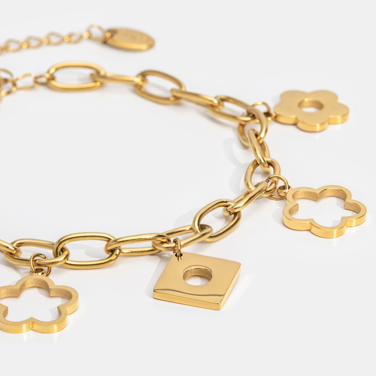 Lucky Daisy Bracelet with Pendant